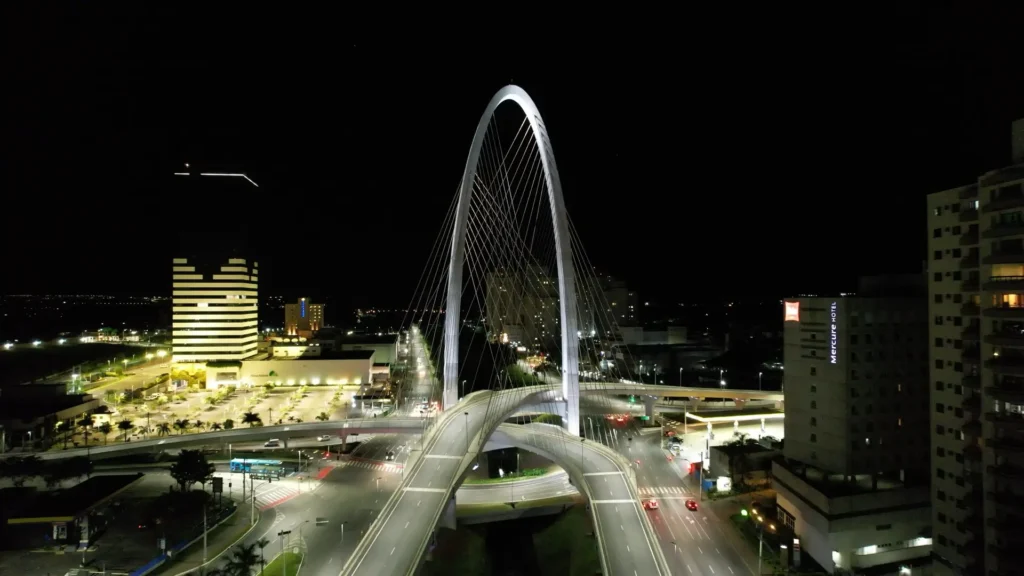 Ponte Estaida em São José dos Campos a noite