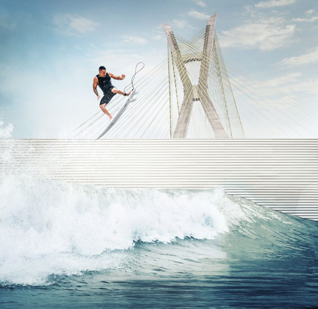 Italo Ferreira surfando no Surf Club em São Paulo