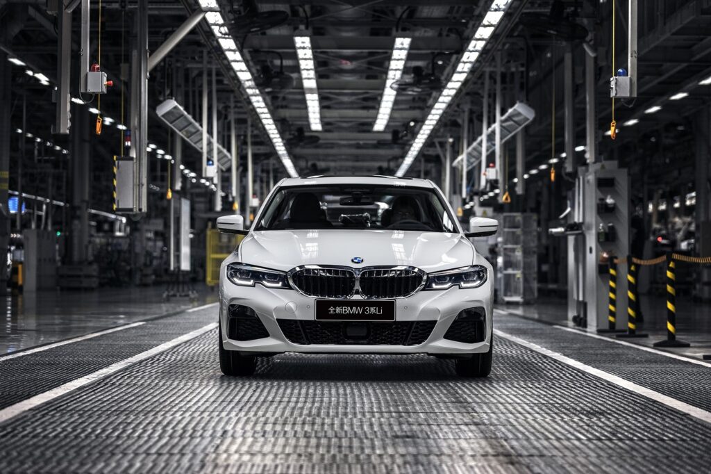 Finalização da sétima geração da BMW Série 3 (G28) na planta BBA Tiexi, China.