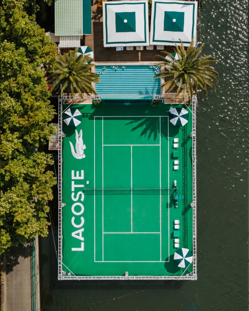Quadra de tênis do Le Club Lacoste em Melbourne