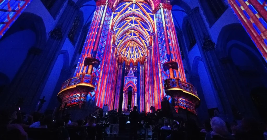 Foto do evento de lançamento do espetáculo LUMINISCENCE na Catedral da Sé em São Paulo