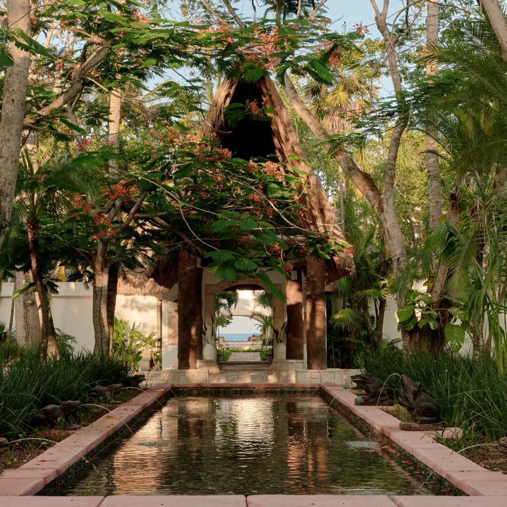 Fonte Ranas com vista através do lobby, no Hotel Maroma, no México