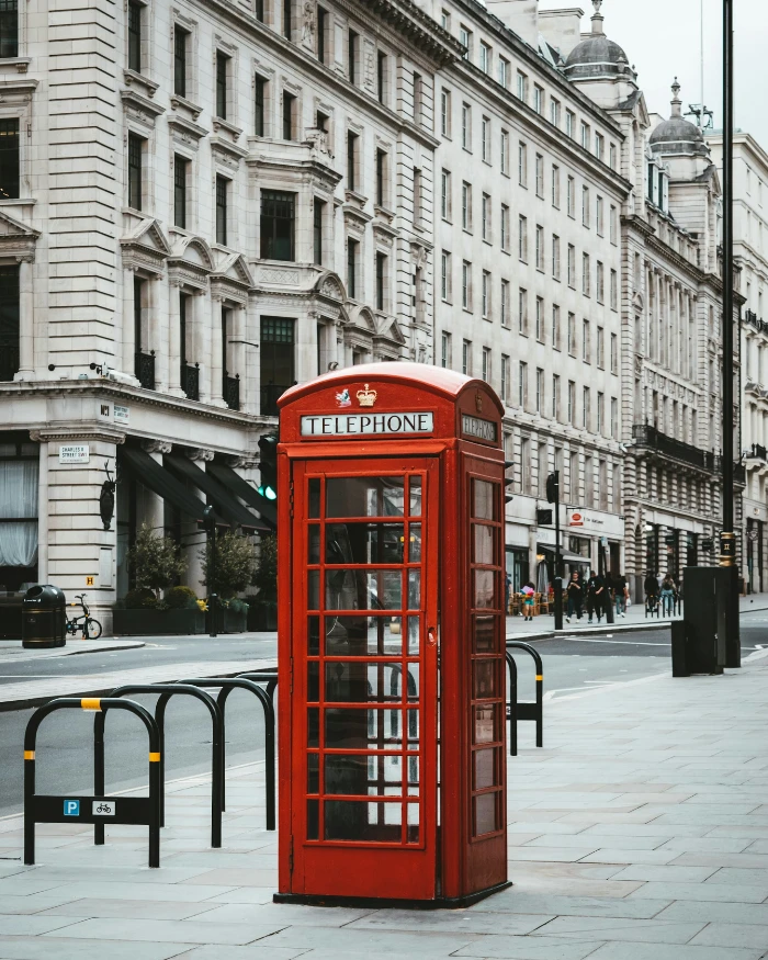 Foto de uma cabine telefônica no Reino Unido