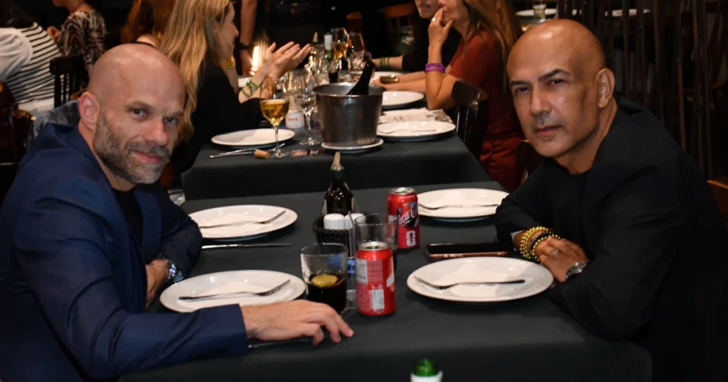Foto de Nuno Quental e Reginaldo Fonseca sentados