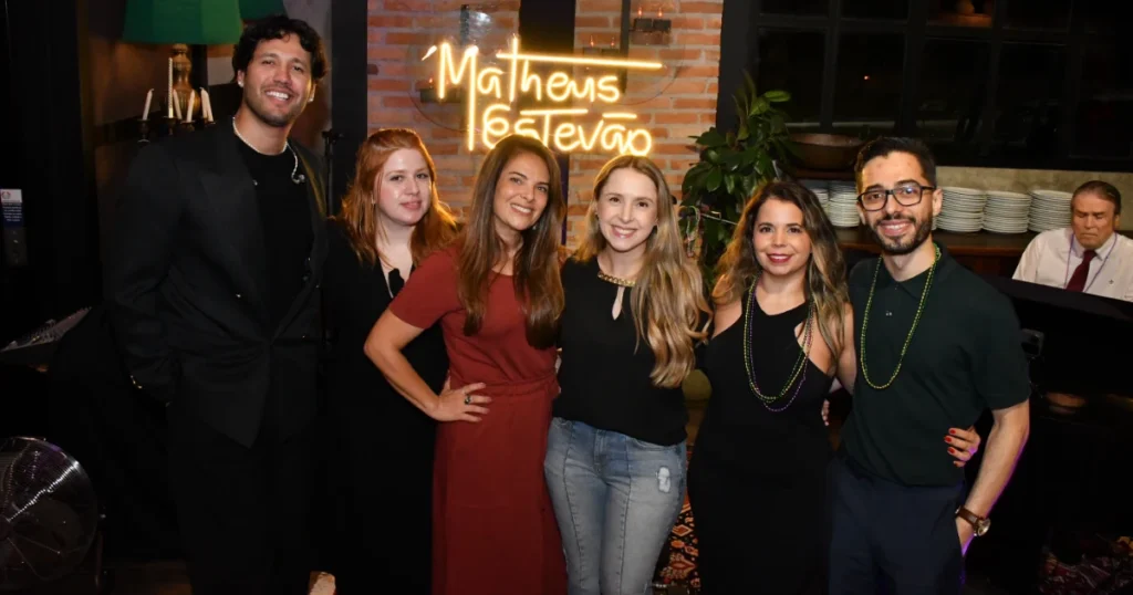 Foto de
Matheus Estevão, Geanna Silva, Vanessa Dias, Iara Cardoso, Renata Fraga e Estevão Teixeira