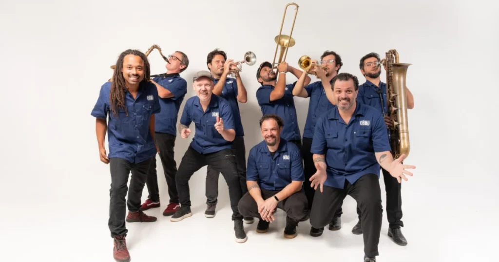 Foto dos componentes da Orquestra Brasileira de Música Jamaicana