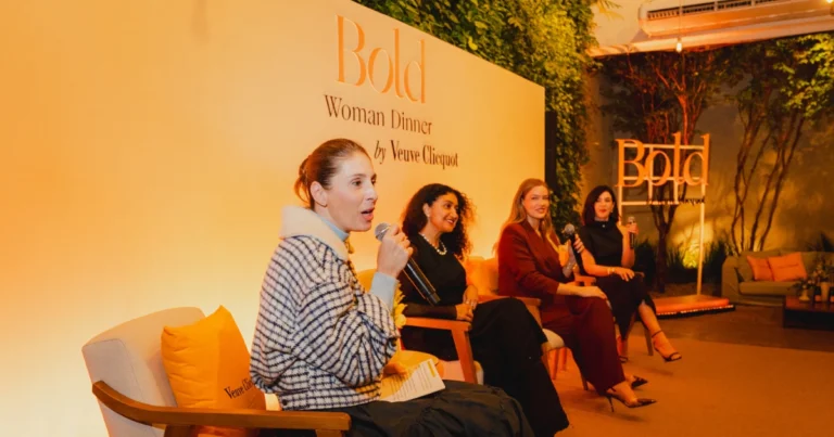 Foto da mesa redonda que aconteceu no jantar de lançamento do Bold Woman Award da Veuve Clicquot