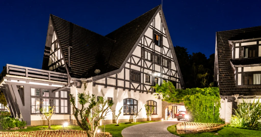 Foto da fachada do Hotel ORT em Campos do Jordão