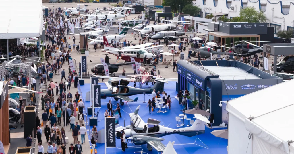 Vista parcial da área de exposição da Labace no Campo de Marte