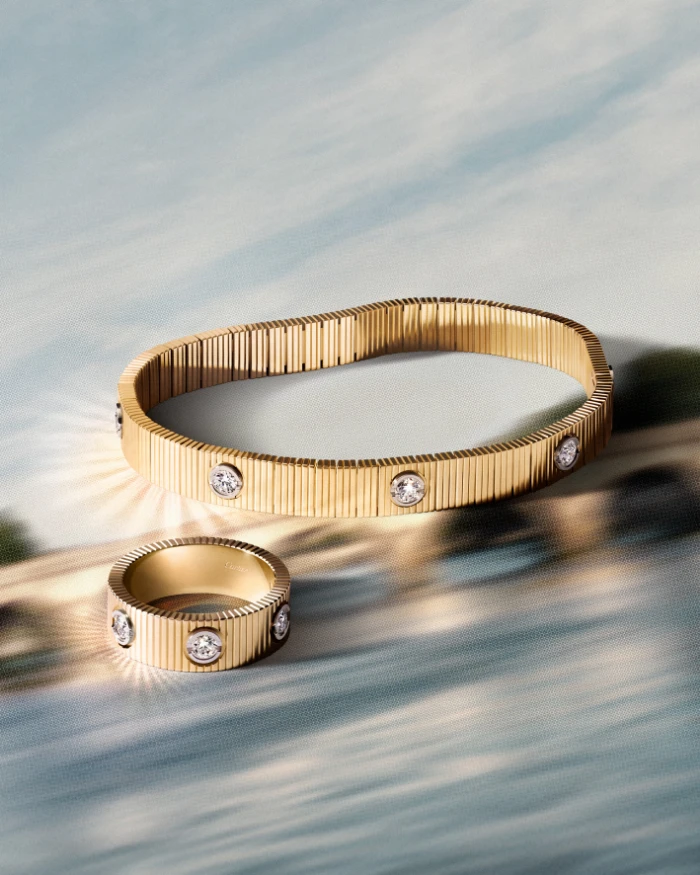Foto do Anel LOVE Unlimited, com 6 diamantes em ouro amarelo e o bracelete LOVE Unlimited com diamantes em ouro amarelo