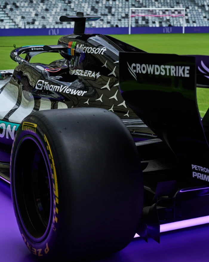 Foto da réplica do carro Mercedes-AMG W17 E Performance