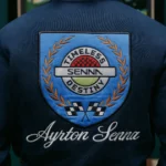 Foto de uma pessoa vestindo uma jaqueta da coleção Ayrton Senna da Zara